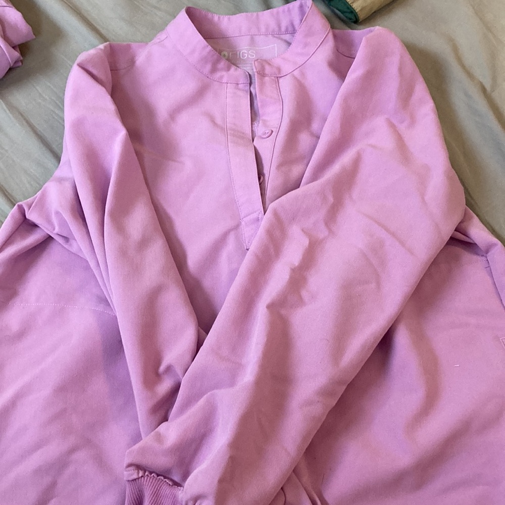 Small scrub top - Picture 2 of 2